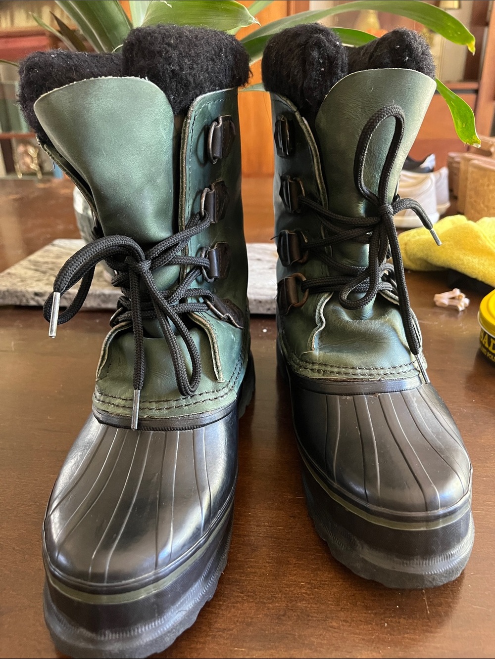 Vintage Sorel Caribou Insulated Green and Black Winter Duck Boots